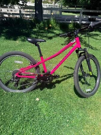 2021 Specialized htrk 24 bike acid pink / black 11 1