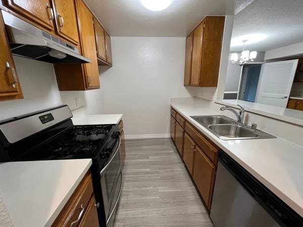 Huge Rehab, Washer/Dryer"Wood Floors"Balcony"Two Parking 3