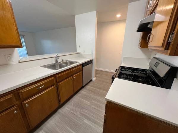 Huge Rehab, Washer/Dryer"Wood Floors"Balcony"Two Parking 2