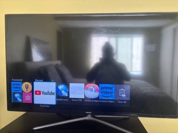 SAMSUNG 50" SMART TV 3