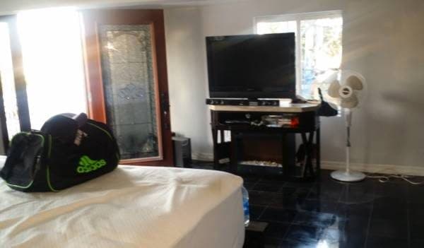 Private room and bath 2