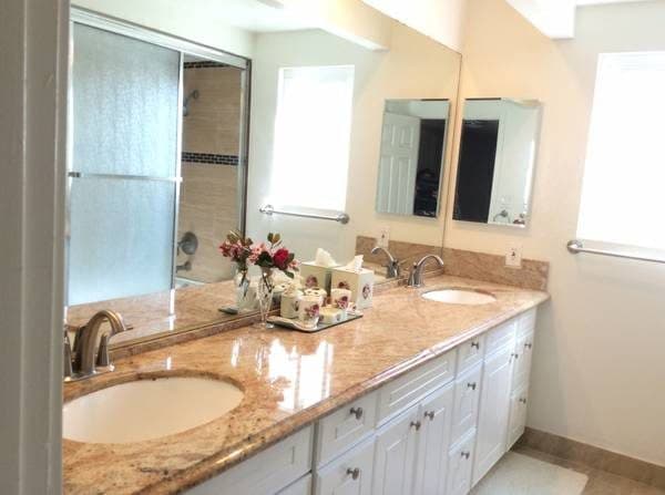 Large Unfurnished Room in a Beautiful South Torrance House 1
