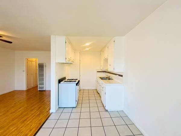 Inglewood Offering Upper Level One Bedroom Parking Included 3