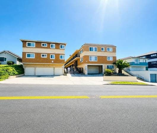 Inglewood Offering Upper Level One Bedroom Parking Included 1