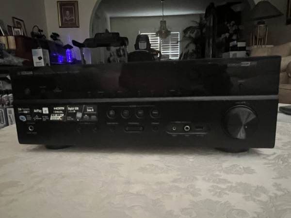 ** YAMAHA RX-V575 7.2 Channel A/V Receiver - Excellent! 1
