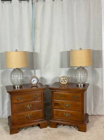 Classic Nightstands / Bedside Tables / Mesas de Noche / Buros (2) 1