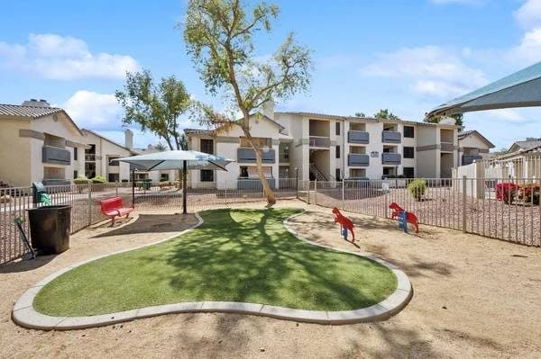 2 Weeks Free! Abundant space in your new 1 bed 1 bath 1