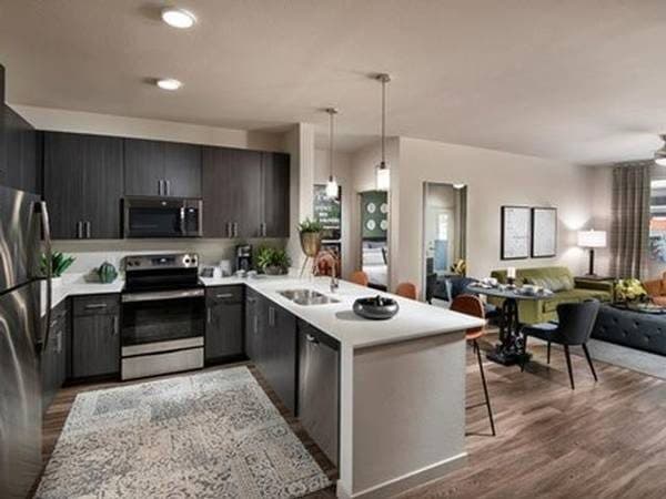 Spacious Walk In Closets, Under-Mount Kitchen Sinks 1