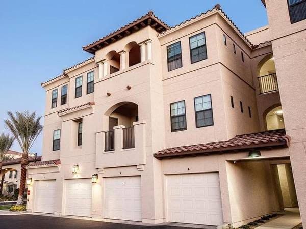 Private Balcony/Patio, WiFi Available, Refrigerator, Fitness Center 1