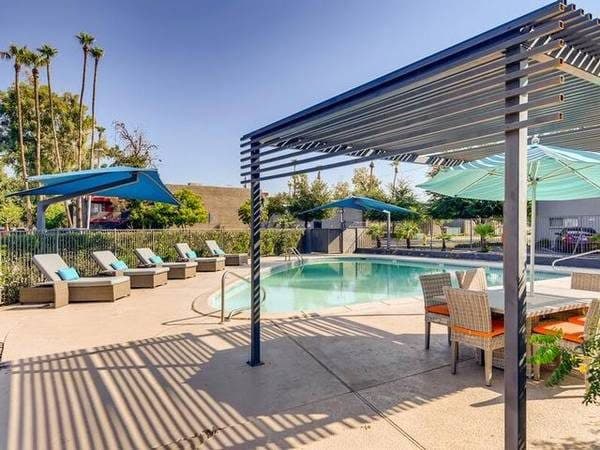 Amazing Location, New playground, Bike Room, Range with oven 2