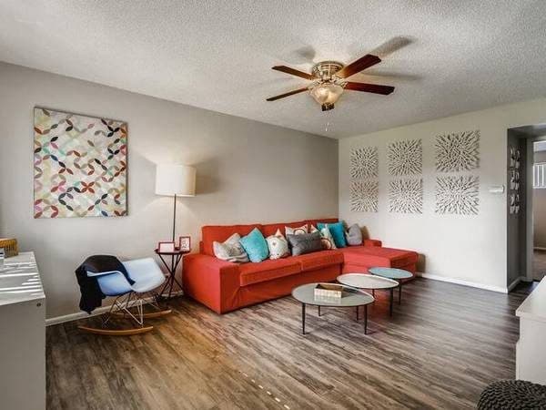 Amazing Location, New playground, Bike Room, Range with oven 1