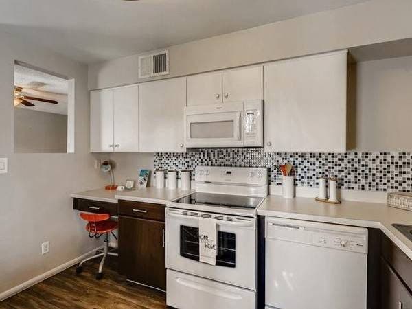 Amazing Location, New playground, Bike Room, Range with oven 3