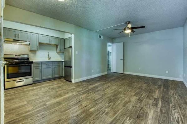 Captivating 1 BR-Stainless Steel Kitchen & Modern Finishes 1
