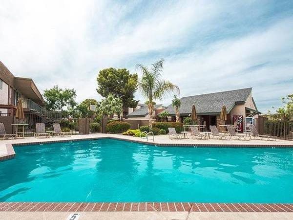 Upgrade Your Life: Renovated Studio/Studio, Fitness & Pools Await 1