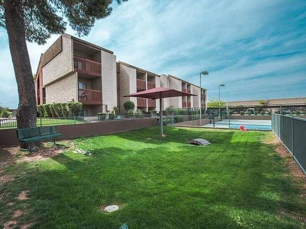 Upgrade Your Life: Renovated Studio/Studio, Fitness & Pools Await 3