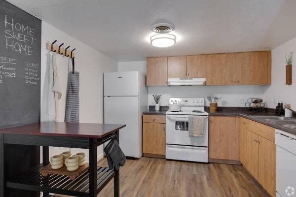 Studio/1 BA with Covered Carports & Off-Street Parking 2
