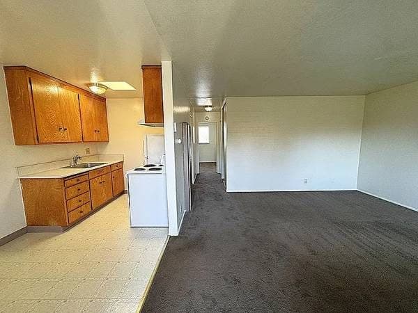2 bedroom, 1 bathroom apartment in a quiet lovely South Berkeley 1
