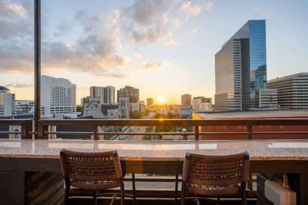 Stunning 1 BR in Downtown West! Indoor Pool + Skyway Access 2