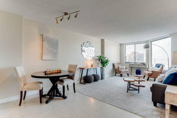 Stunning 1 BR in Downtown West! Indoor Pool + Skyway Access 1