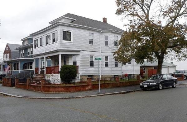 2 bedroom-1 bathroom Apartment in Medford for rent 1