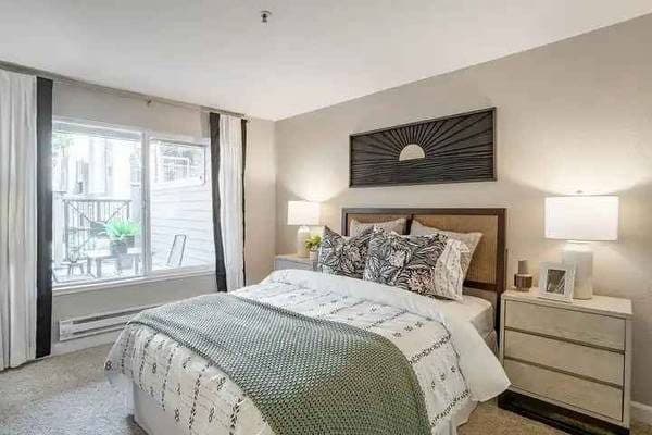 >> CONTEMPORARY ARCHITECTURAL LIVING // HARDWOODS // PET FRIENDLY << 1