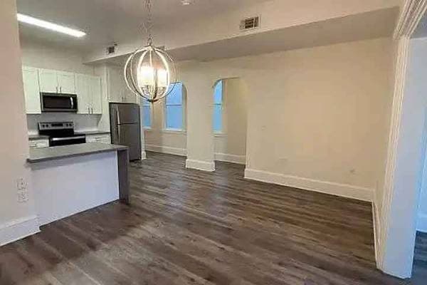 >> CONTEMPORARY DESIGN RESIDENCE // POLISHED FLOORS // PET FRIENDLY << 2