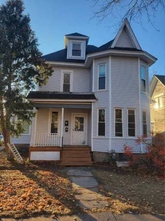 3 Bedroom 1 Bathroom Upper Unit SE Como 1