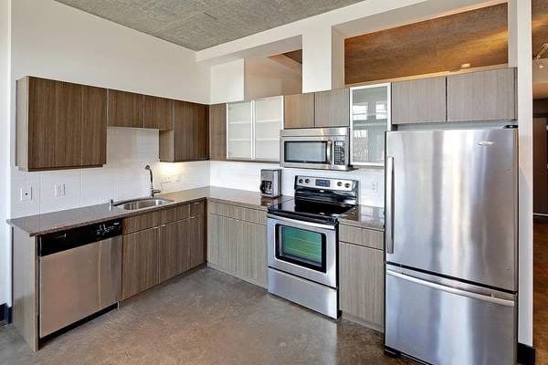 WalkScore of 94, High Ceilings, Dishwashers, Microwaves 3