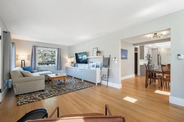 Trendy Green Lake View Retreat 3