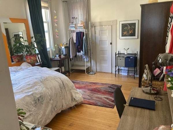 Spacious Room Near the Green Line 1