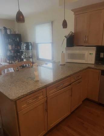 Room available South Medford 9/1 3