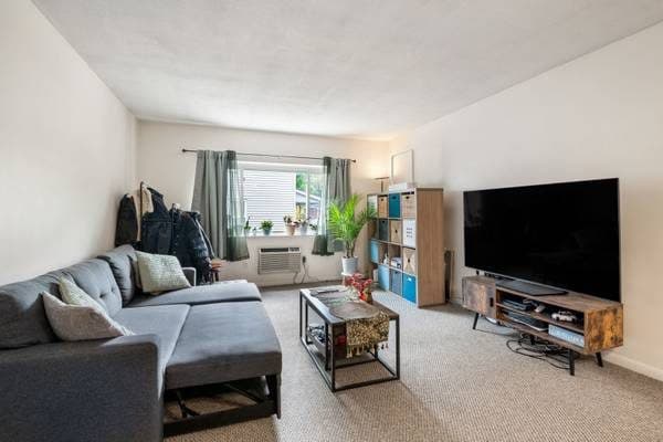 Bright and Spacious 2Bed w/Parking, AC, Updated Kitchen & Bath, SEPT 1 2