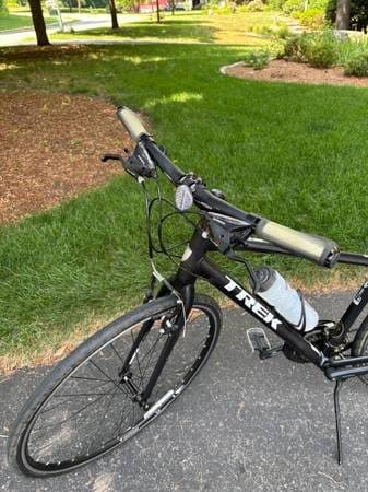 Trek 7.3 FX Hybrid Men's Bike – 17.5” Frame – 700x32 Tires  - As Is 3