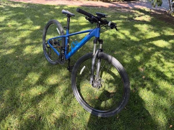 Like New! Trek Marlin 5 Mountain Bike - Medium/Large / 29er 2