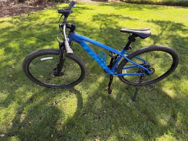 Like New! Trek Marlin 5 Mountain Bike - Medium/Large / 29er 3