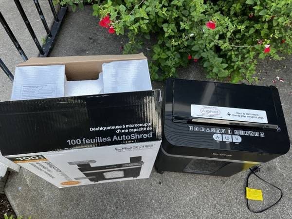 🗂️ 100-Sheet AutoFeed Paper Shredder – Like New (with Box) 3