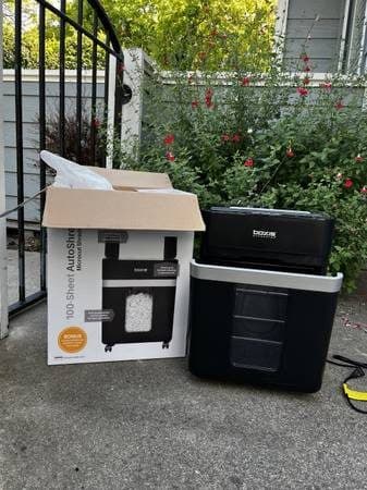 🗂️ 100-Sheet AutoFeed Paper Shredder – Like New (with Box) 1