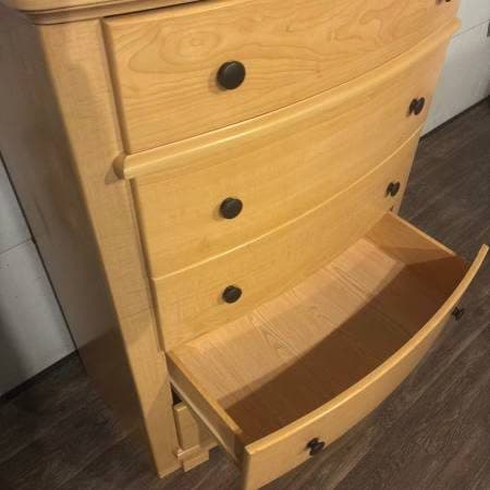 HUGE 5-Drawer Dresser w/ Black Knobs, Light Maple Finish 3