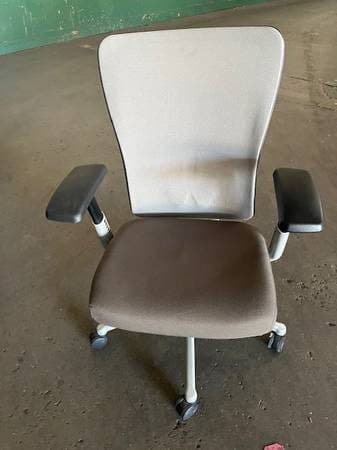 Haworth Zody Task Chairs-Brn-Beige 2