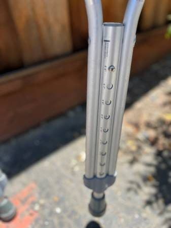 Crutches (fits patient 4'-6" to 5'-2) free 2