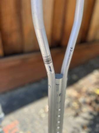 Crutches (fits patient 4'-6" to 5'-2) free 3