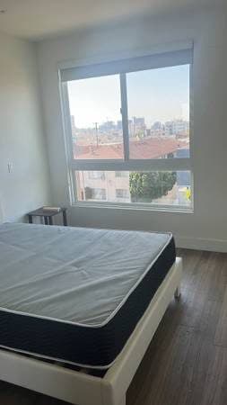 Spacious private room/private bath in Larchmont 1