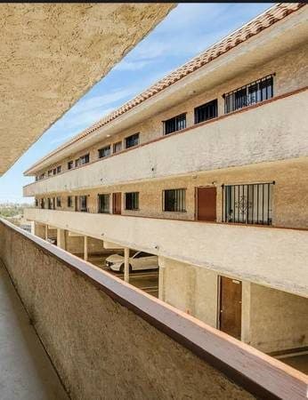 Figueroa Apartments 1