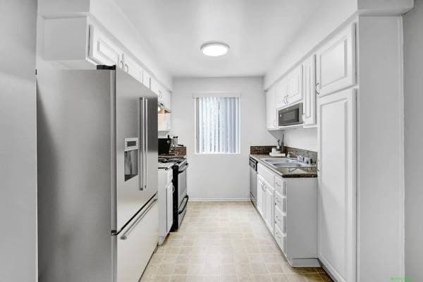 Lovely 1 Bedroom in Van Nuys | Call To Schedule Your Tour With Us! 3