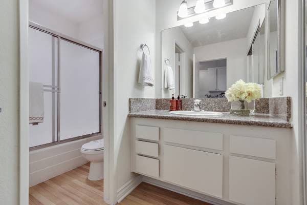 West Los Angeles /Culver City EXECUTIVE w/ Breakfast Bar, 1 Month Free 3