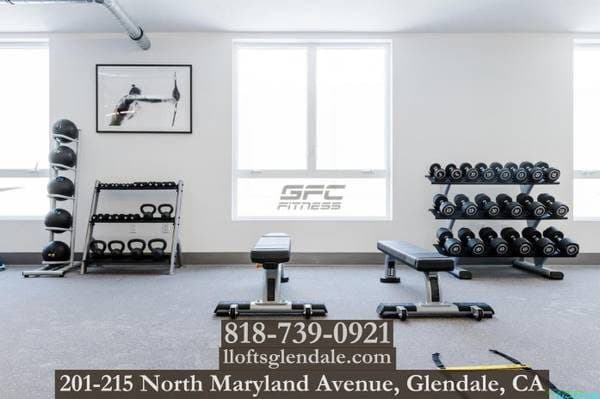 Newer Glendale Community Studio LOFT + Recessed Lights + SS Appliances 1