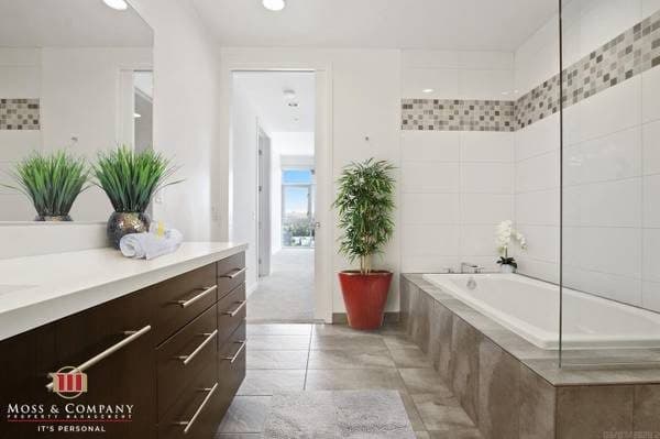 Culver City 1+2 with Office ~ Washer/Dryer ~ High Ceilings ~ Carpeting 3