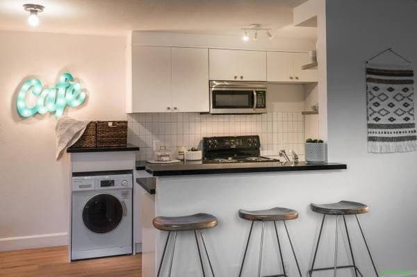 Remodeled 1+1 in Highland Park, W/D in Unit, Wood Style Floors 3