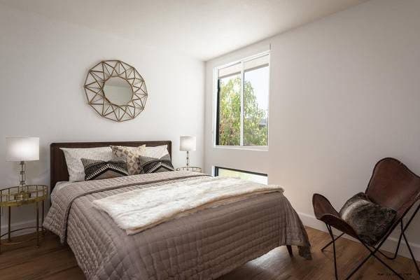 Remodeled 1+1 in Highland Park, W/D in Unit, Wood Style Floors 2