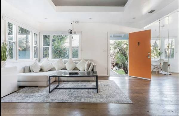 Modern Family Venice Beach Home w movie screen 1